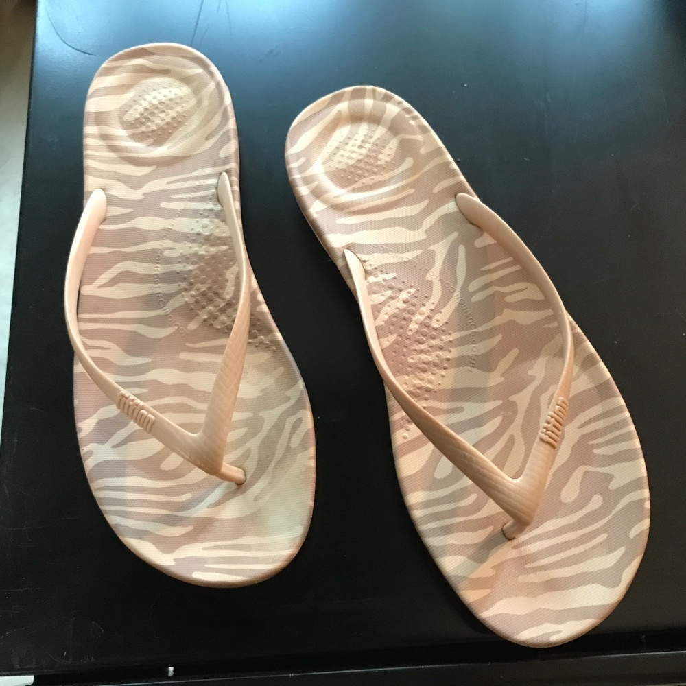 FitFlop Women's Beige/Pink Zebra Print Thong Sandals